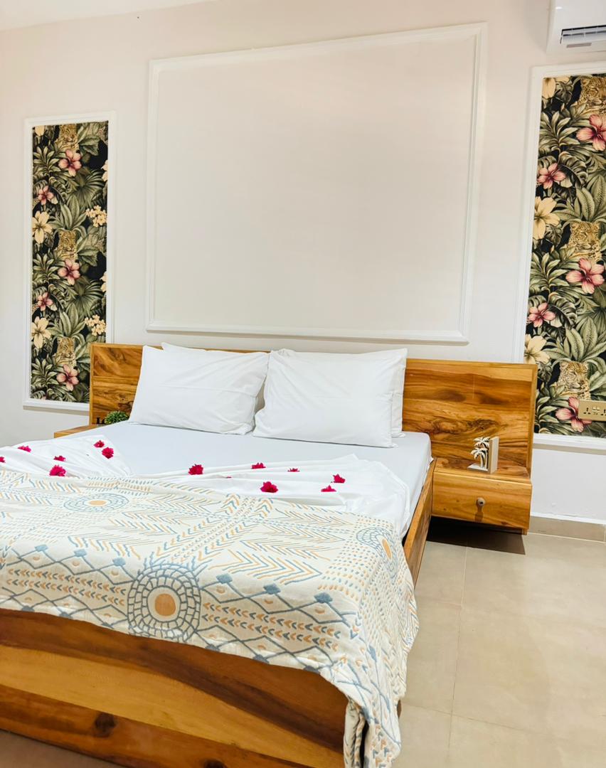 Queen Bed Room